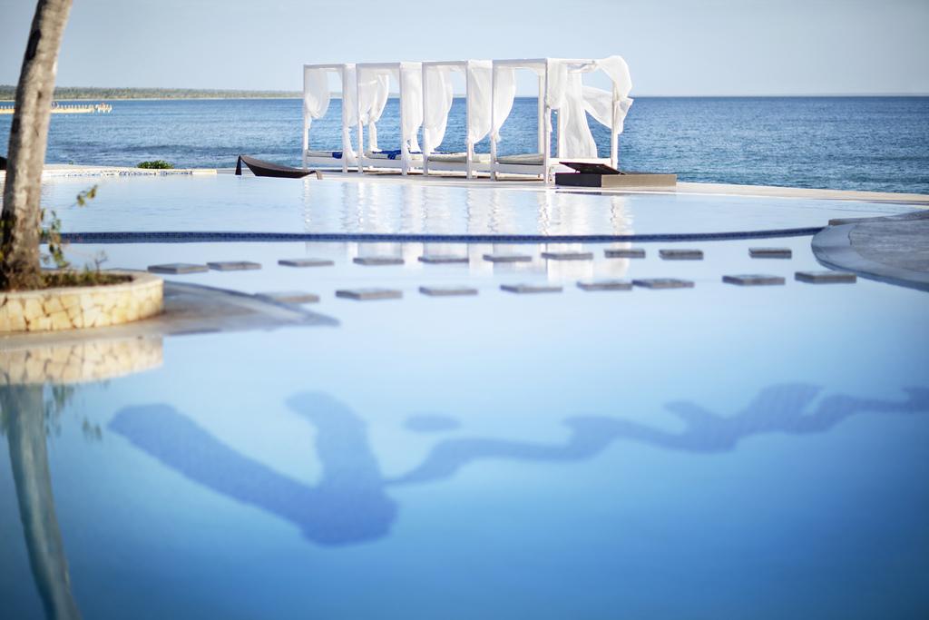 Immagine di sfondo della pagina Viva Wyndham Resorts, riapertura a novembre