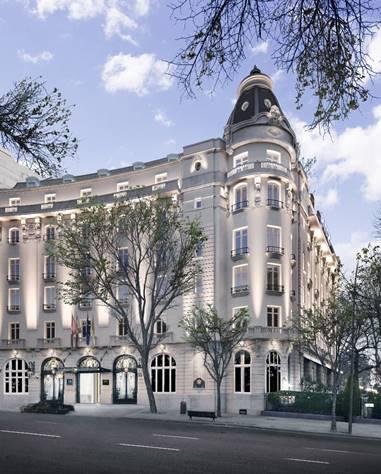 Immagine di sfondo della pagina Mandarin Hotel Ritz Madrid, riapertura a marzo