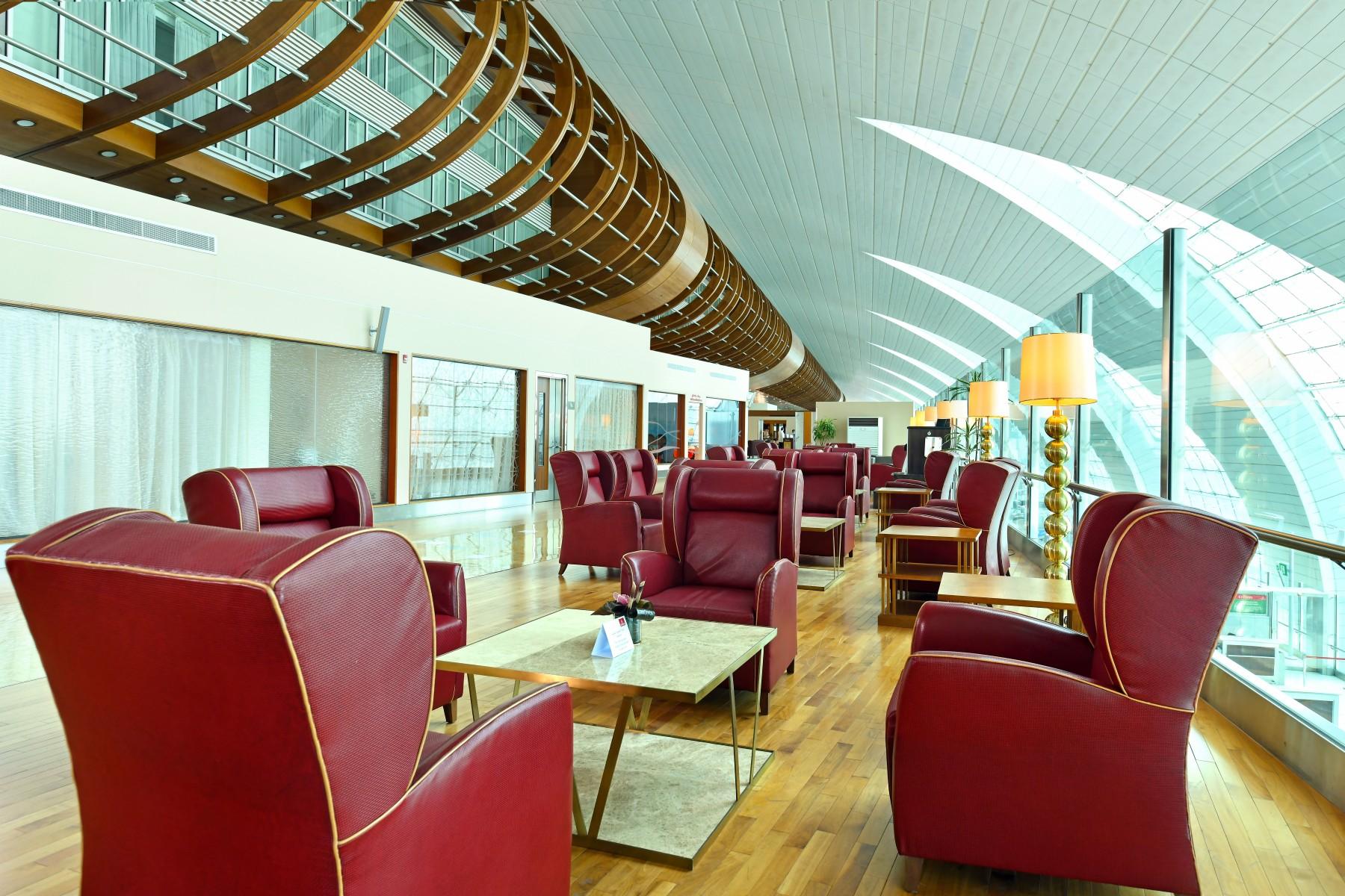 Immagine di sfondo della pagina Emirates riapre la First Class Lounge di Dubai