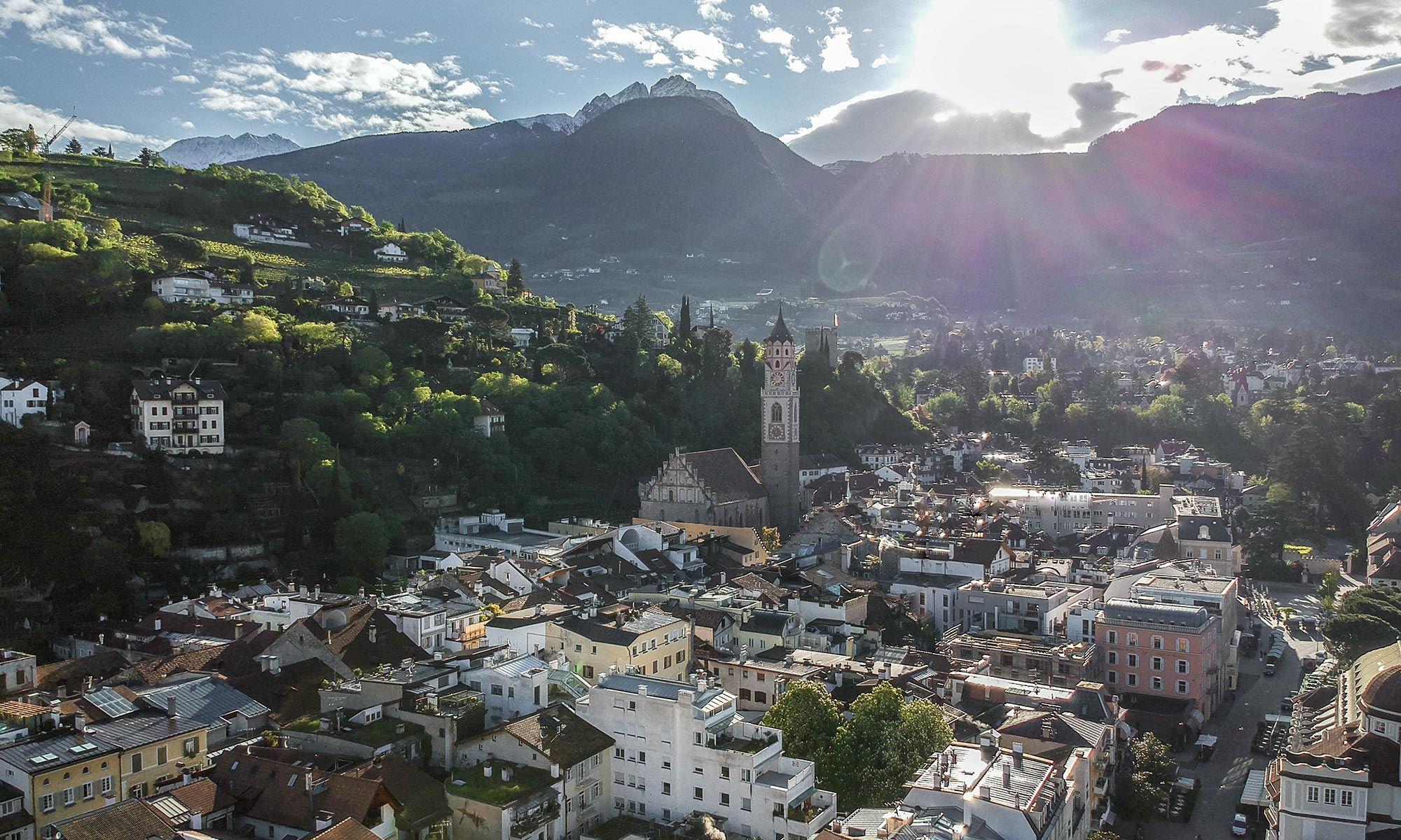 Immagine di sfondo della pagina Al via il Kunst Meran Merano Arte