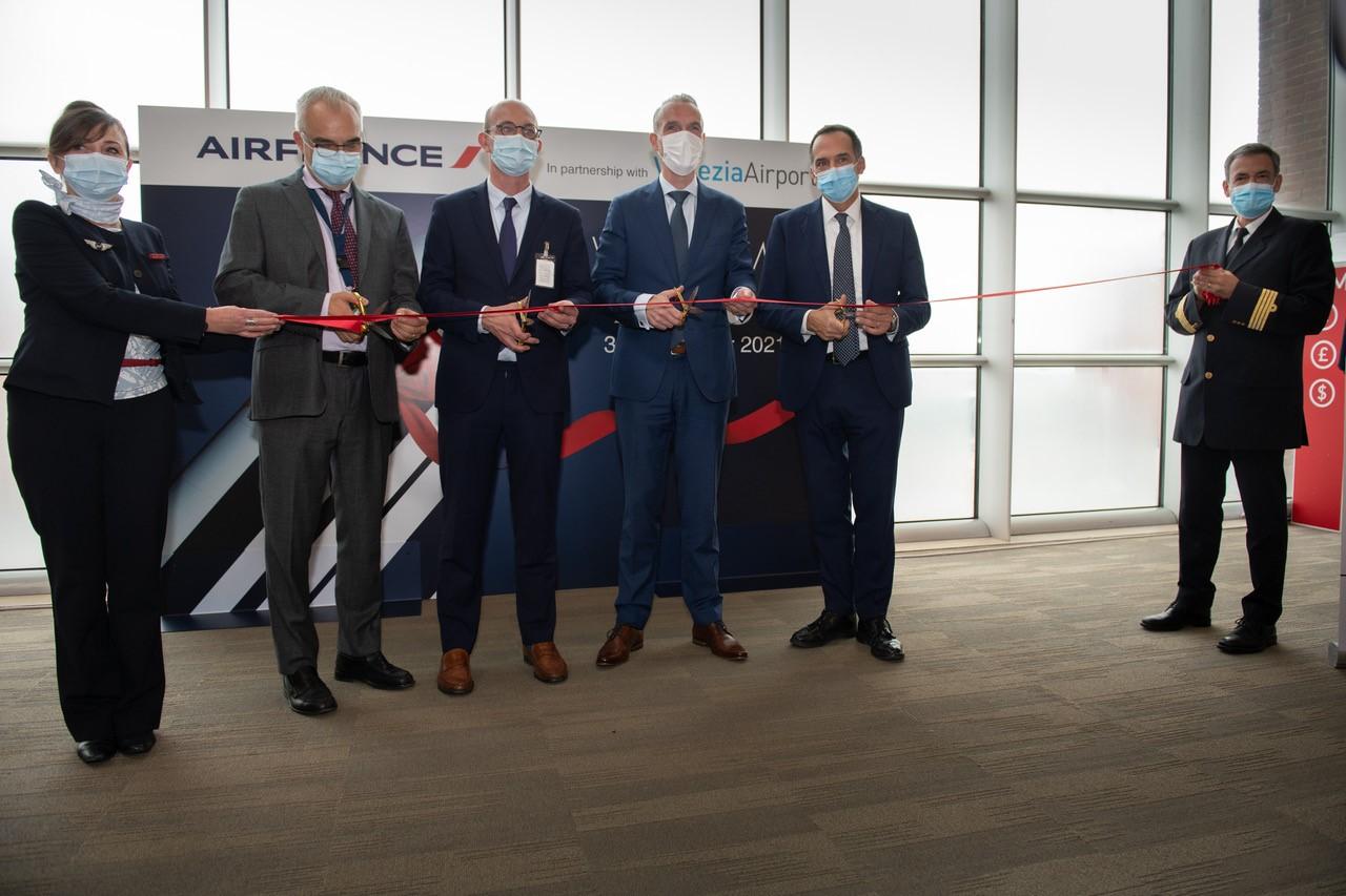 Immagine di sfondo della pagina Air France, il nuovo A220-300 atterra a Venezia