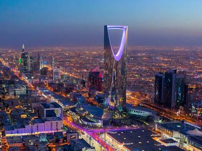 Immagine di sfondo della pagina Rotte nel Mondo punta sull'Arabia Saudita