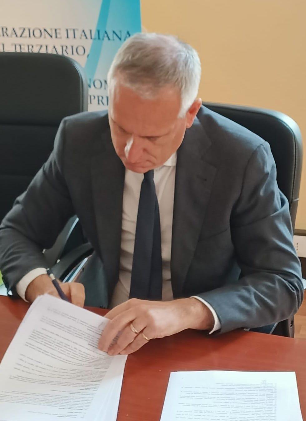 Immagine di sfondo della pagina FederTerziario Turismo rinnova CCNL