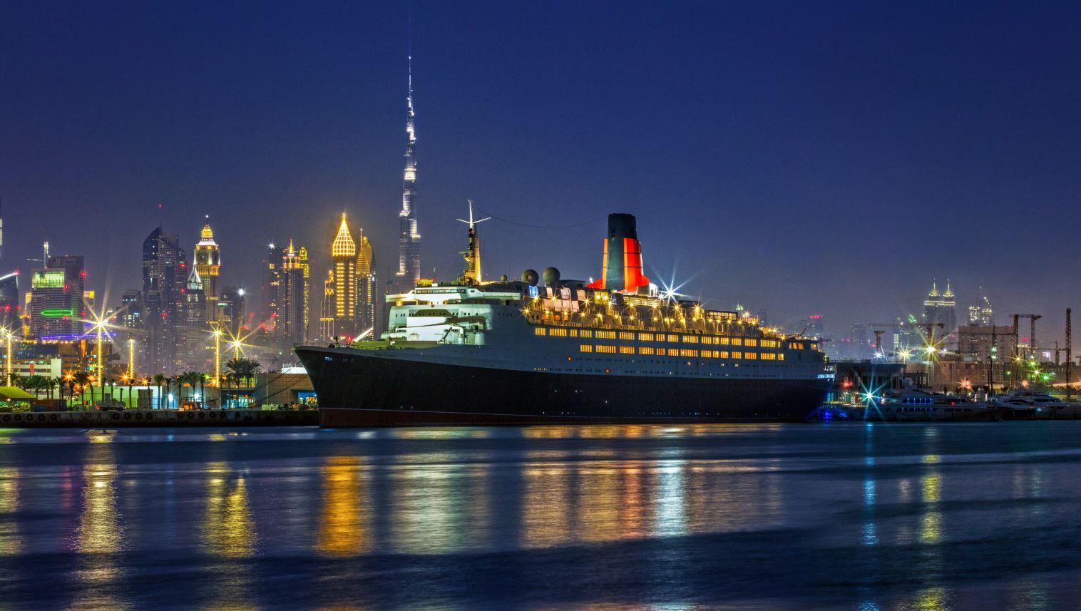 Immagine di sfondo della pagina Accor, in portfolio anche la Queen Elizabeth 2
