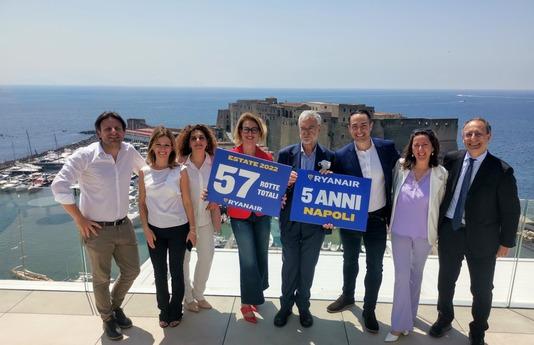Immagine di sfondo della pagina Ryanair: 57 rotte da Napoli per la summer