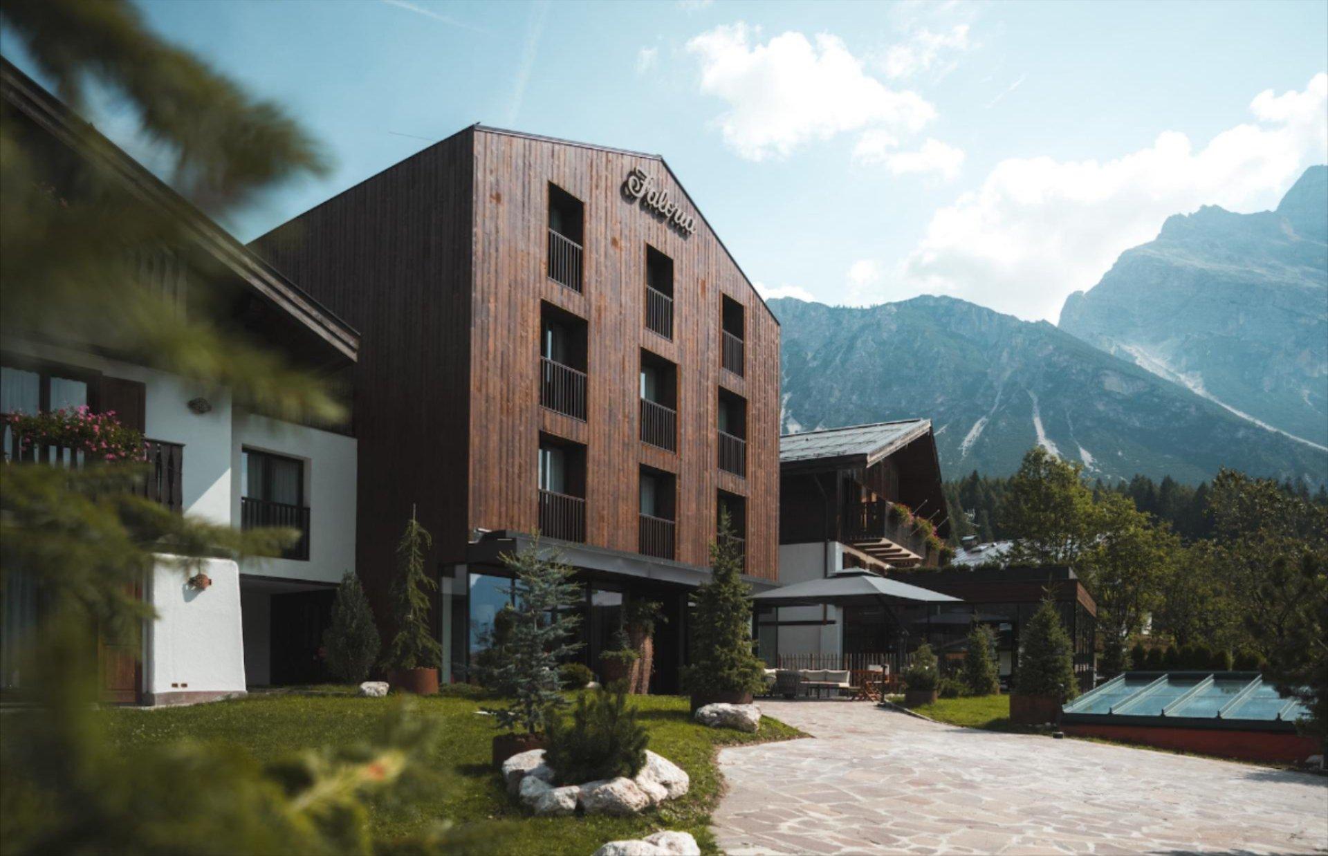 Immagine di sfondo della pagina Mountain Yoga Retreat al Faloria Mountain Resort
