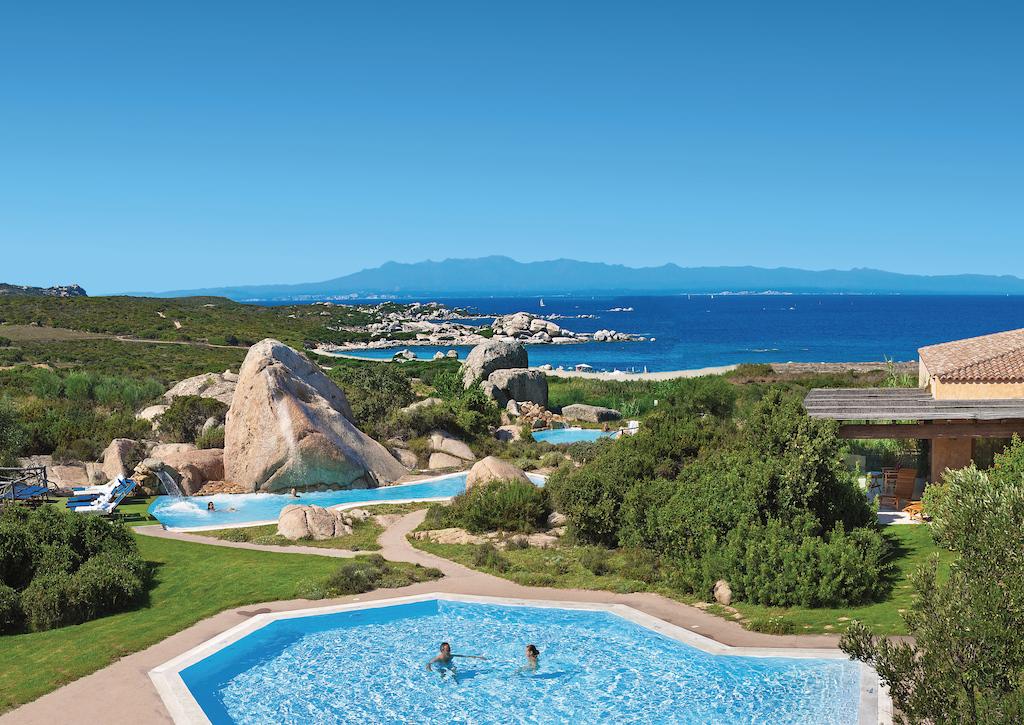 Immagine di sfondo della pagina Delphina Hotels: indicatori positivi per la summer
