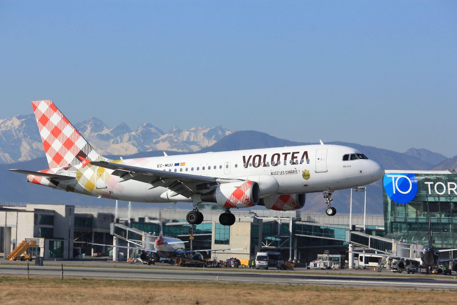 Immagine di sfondo della pagina Volotea, al via il Torino-Santorini