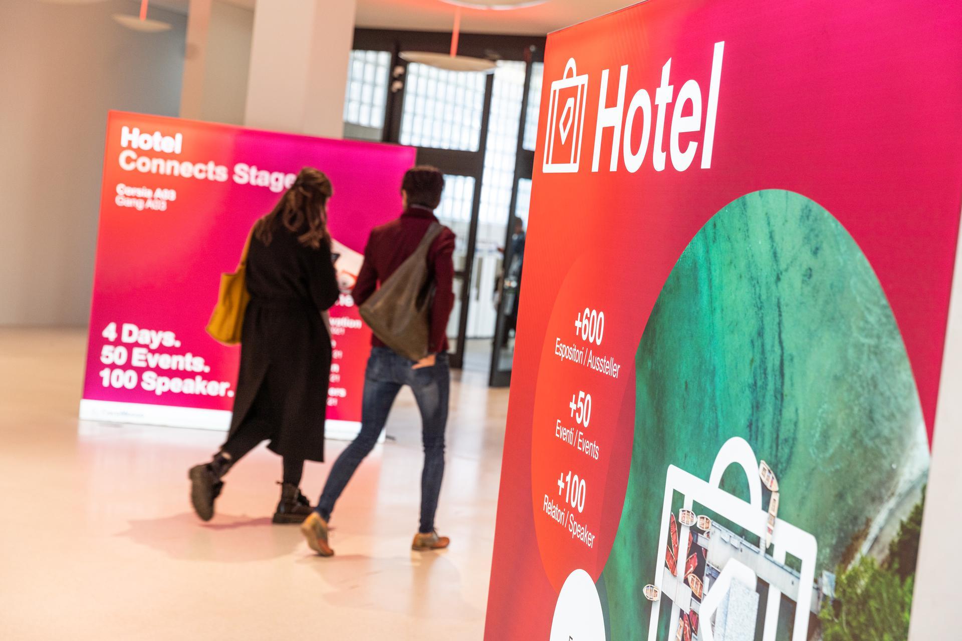 Immagine di sfondo della pagina Bolzano, ad ottobre Hotel 2022