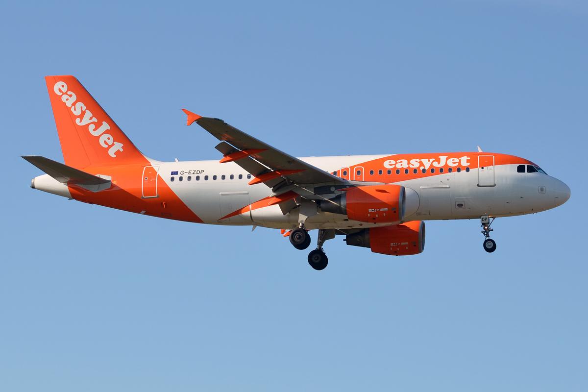 Immagine di sfondo della pagina easyJet, nuovo centro di customer care a Milano