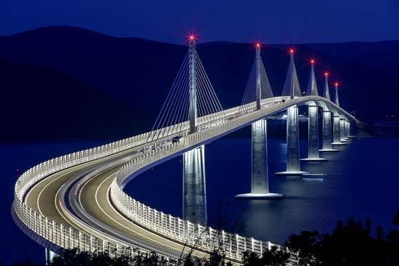 Immagine di sfondo della pagina Croazia, apre il ponte di Peljesac 