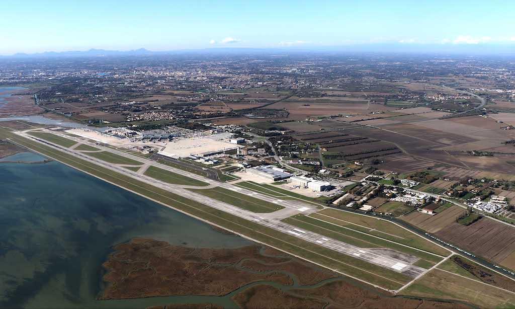 Immagine di sfondo della pagina Aeroporto Venezia, numeri ok a ferragosto